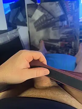 MatthewEmme2121 online show from April 7, 2026, 10:33 pm