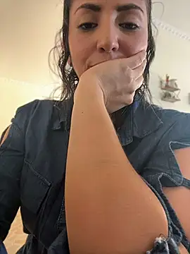 SamanthaWalker  online show from May 22, 2026, 2:48 pm