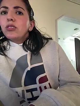 SamanthaWalker  online show from April 29, 2026, 1:37 pm