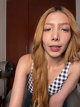 Suki 3 online show from June 9, 2026, 9:49 pm