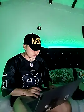 Decker Velvett online show from March 10, 2026, 4:49 am