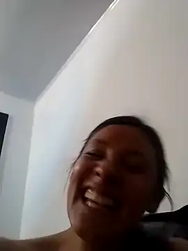 Snapshot of CynthiaMore chatting on May 18, 2026, 3:39 am CynthiaMore online show from May 18, 2026, 3:39 am