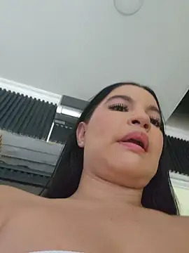 Pretty Julieta online show from April 5, 2026, 9:21 pm