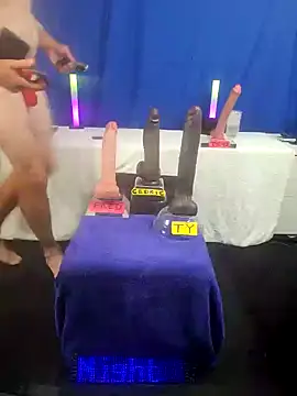 FantasyMan-BiWM online show from April 21, 2026, 2:36 am