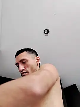 TuCanero23cm online show from April 15, 2026, 8:20 pm