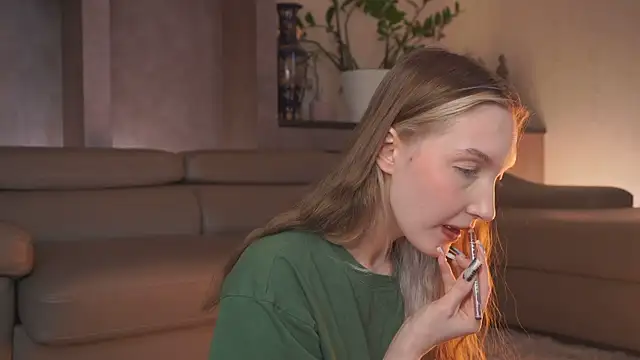 YvetteMilbrett online show from March 27, 2026, 4:32 am