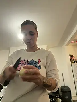 Giullyaxxx online show from March 13, 2026, 1:16 pm