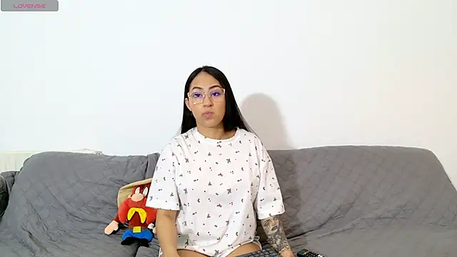 vanessaadol online show from May 4, 2026, 9:56 am