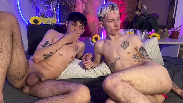 AlphaTwinks online show from April 2, 2026, 7:53 pm