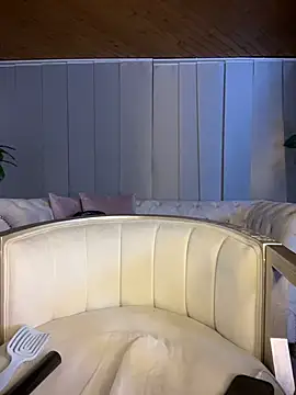 Issa pinkk online show from April 28, 2026, 2:10 am