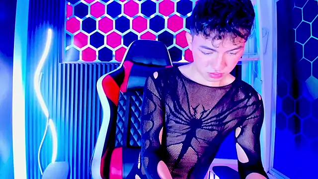 Cristopher Wild online show from May 20, 2026, 4:20 am