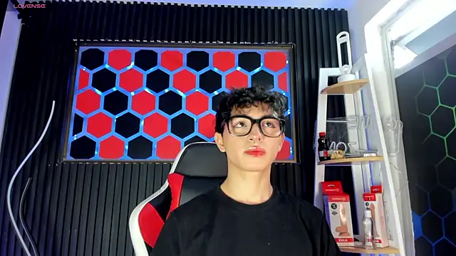 Cristopher Wild online show from May 5, 2026, 8:12 pm