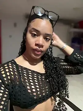 Dafnelys online show from April 19, 2026, 12:33 am