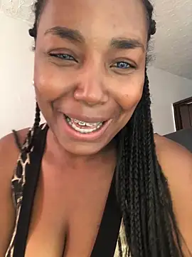 almaseductora online show from April 21, 2026, 8:37 pm