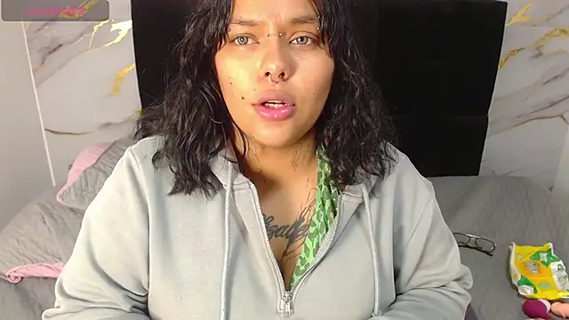 scarletth jhonsom1 online show from April 20, 2026, 12:46 am