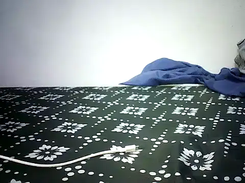 Snapshot of Mikwelinah chatting on March 10, 2026, 8:13 pm Mikwelinah online show from March 10, 2026, 8:13 pm