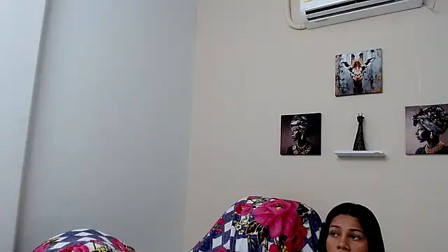 loaizacrazy18 online show from March 9, 2026, 1:42 am