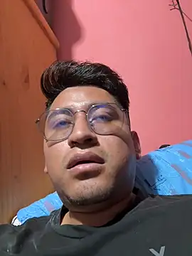Snapshot of GoldenM95 chatting on July 14, 2026, 12:43 am GoldenM95 online show from July 14, 2026, 12:43 am