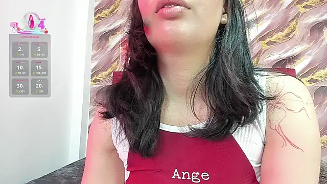 Ameliiiee online show from April 7, 2026, 7:26 pm