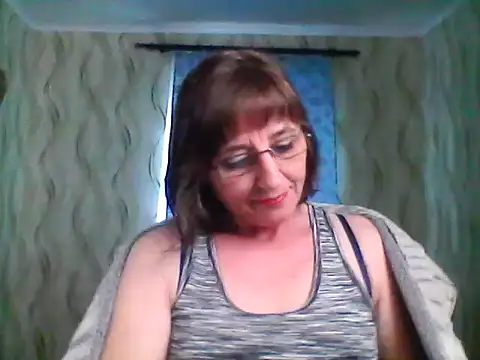 Alisaprice077 online show from April 22, 2026, 9:05 am
