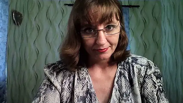 Snapshot of Alisaprice077 chatting on July 5, 2026, 10:11 am Alisaprice077 online show from July 5, 2026, 10:11 am