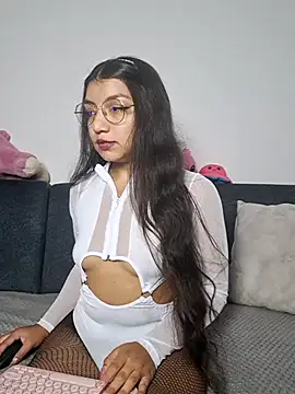 Aby Moreau online show from May 8, 2026, 12:25 am