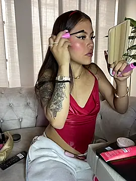 Cloe pink1 online show from May 19, 2026, 8:27 pm