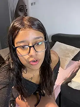 chanell pinkk online show from April 15, 2026, 1:48 pm