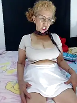 Gloria mature online show from April 28, 2026, 8:24 pm