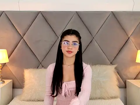 OliviaDiaz online show from April 26, 2026, 8:17 pm