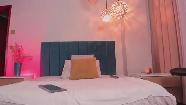 FreyaCameron online show from March 19, 2026, 12:27 pm