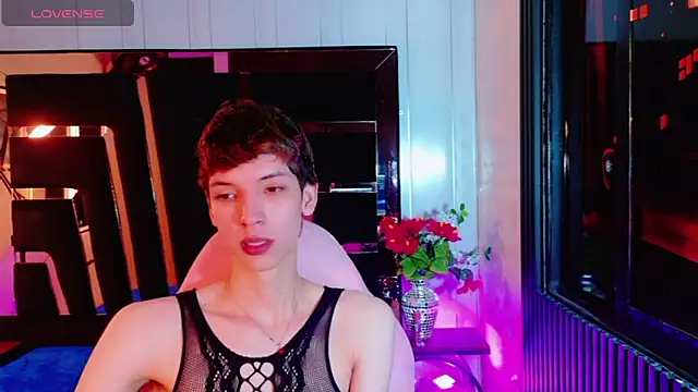 Stefany PiInk online show from May 18, 2026, 12:32 pm
