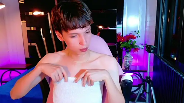 Stefany PiInk online show from May 4, 2026, 12:41 pm