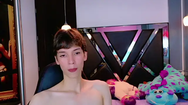 Stefany PiInk online show from June 7, 2026, 12:32 pm