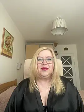 JanieLight53 online show from April 19, 2026, 10:38 am