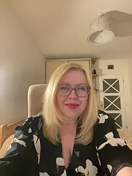 JanieLight53 online show from May 27, 2026, 10:39 pm