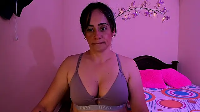 sara florez12 online show from August 3, 2026, 11:38 am