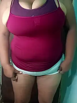Snapshot of latina_bigtitss chatting on May 1, 2026, 5:12 am latina bigtitss online show from May 1, 2026, 5:12 am
