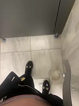 yanbenmle online show from March 9, 2026, 7:56 am