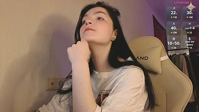 Snapshot of Luna_Moon13 chatting on April 10, 2026, 1:12 am Luna Moon13 online show from April 10, 2026, 1:12 am