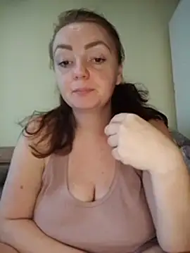 Bella-Monroe online show from May 3, 2026, 4:21 pm