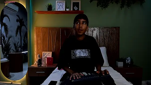Ender h0tt online show from July 3, 2026, 8:59 pm