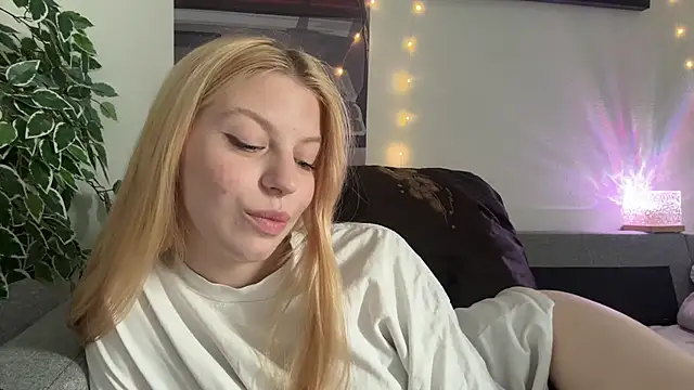Snapshot of Fanny_Fresh chatting on June 26, 2026, 8:09 am Fanny Fresh online show from June 26, 2026, 8:09 am