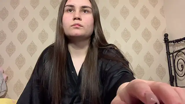 LucyMur online show from April 18, 2026, 12:57 am