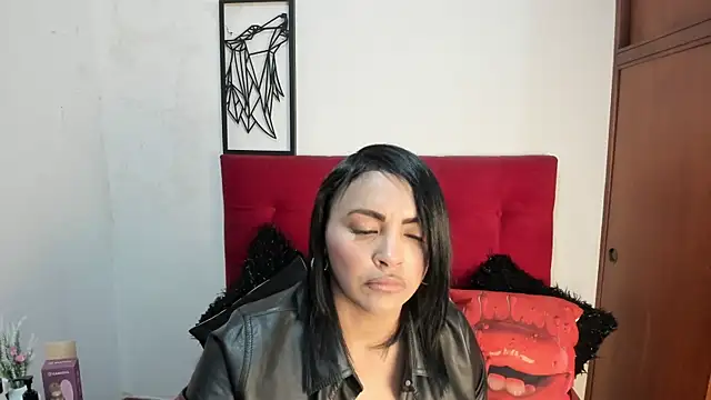 EstrellaSmmith online show from July 18, 2026, 7:33 pm