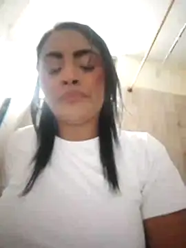 Snapshot of EstrellaSmmith chatting on May 14, 2026, 9:01 pm EstrellaSmmith online show from May 14, 2026, 9:01 pm