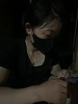 Snapshot of Bling-pusy chatting on June 19, 2026, 1:28 pm Bling-pusy online show from June 19, 2026, 1:28 pm