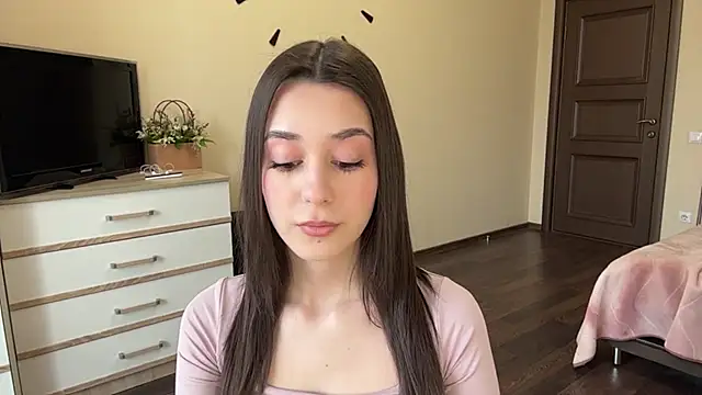 AdeleVelvet online show from April 7, 2026, 10:06 am