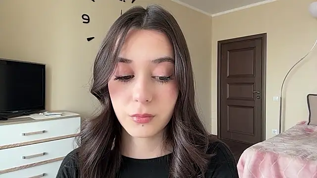 AdeleVelvet online show from March 20, 2026, 9:21 am