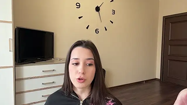 AdeleVelvet online show from April 24, 2026, 10:28 am